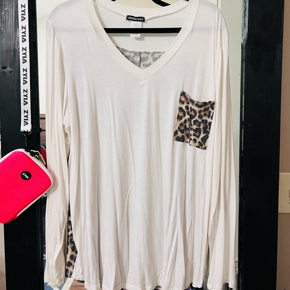 Light weight cream and leopard top - Picture 3 of 4